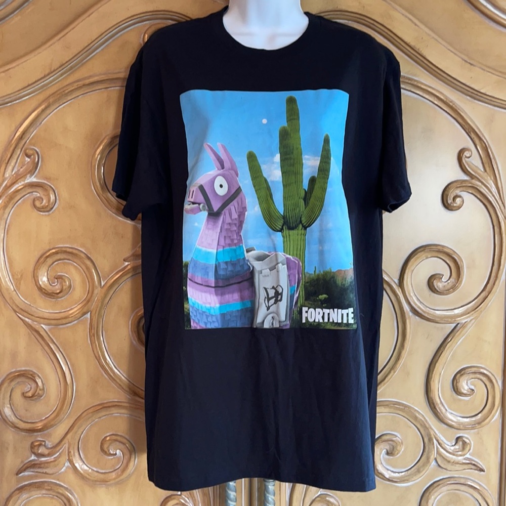 NWT Fortnite piñata tee